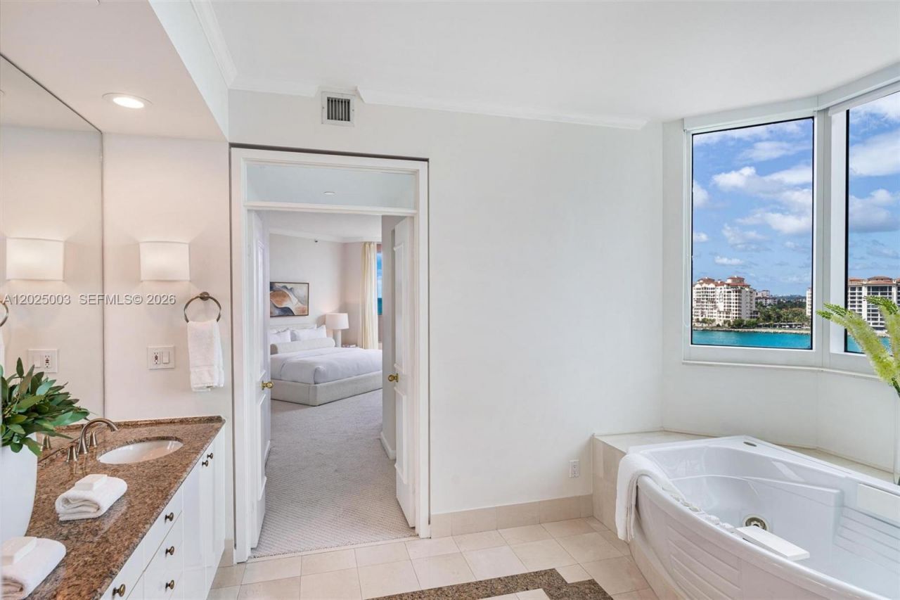 300 S Pointe Dr, Unit 1001, Miami Beach, FL 33139 Photo