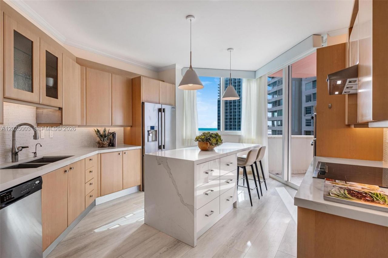 300 S Pointe Dr, Unit 1001, Miami Beach, FL 33139 Photo