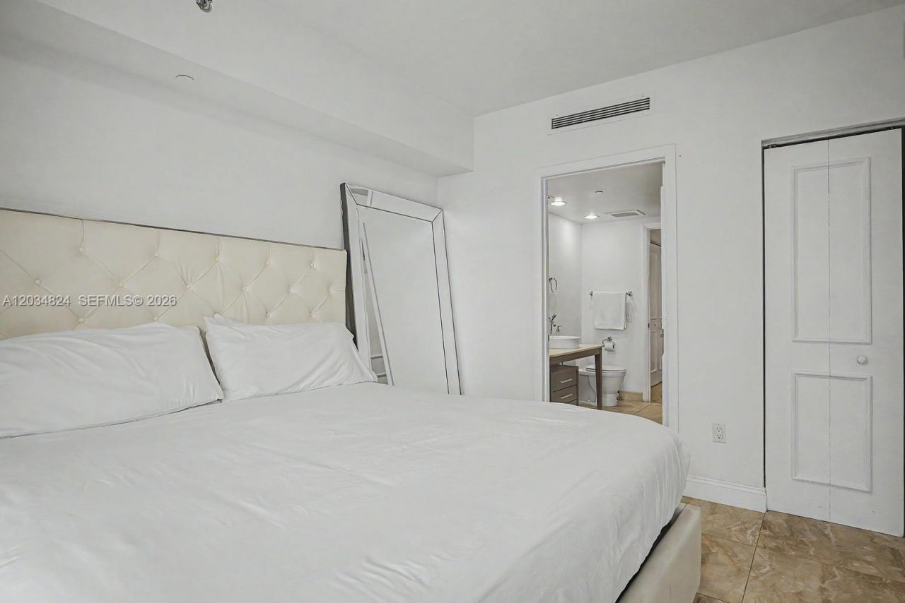 485 Brickell Ave , Unit 2009, Miami, FL 33131 Photo