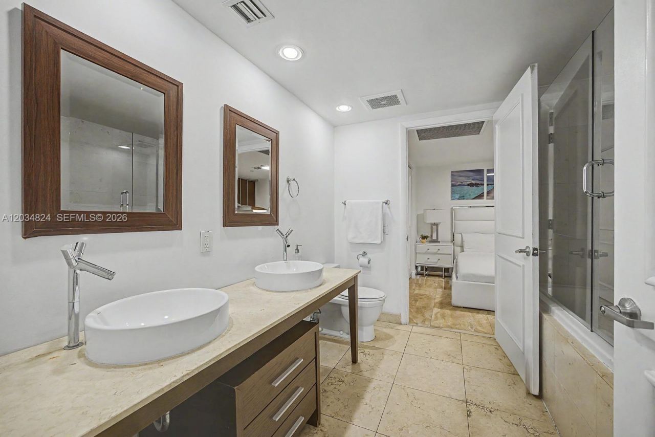 485 Brickell Ave , Unit 2009, Miami, FL 33131 Photo
