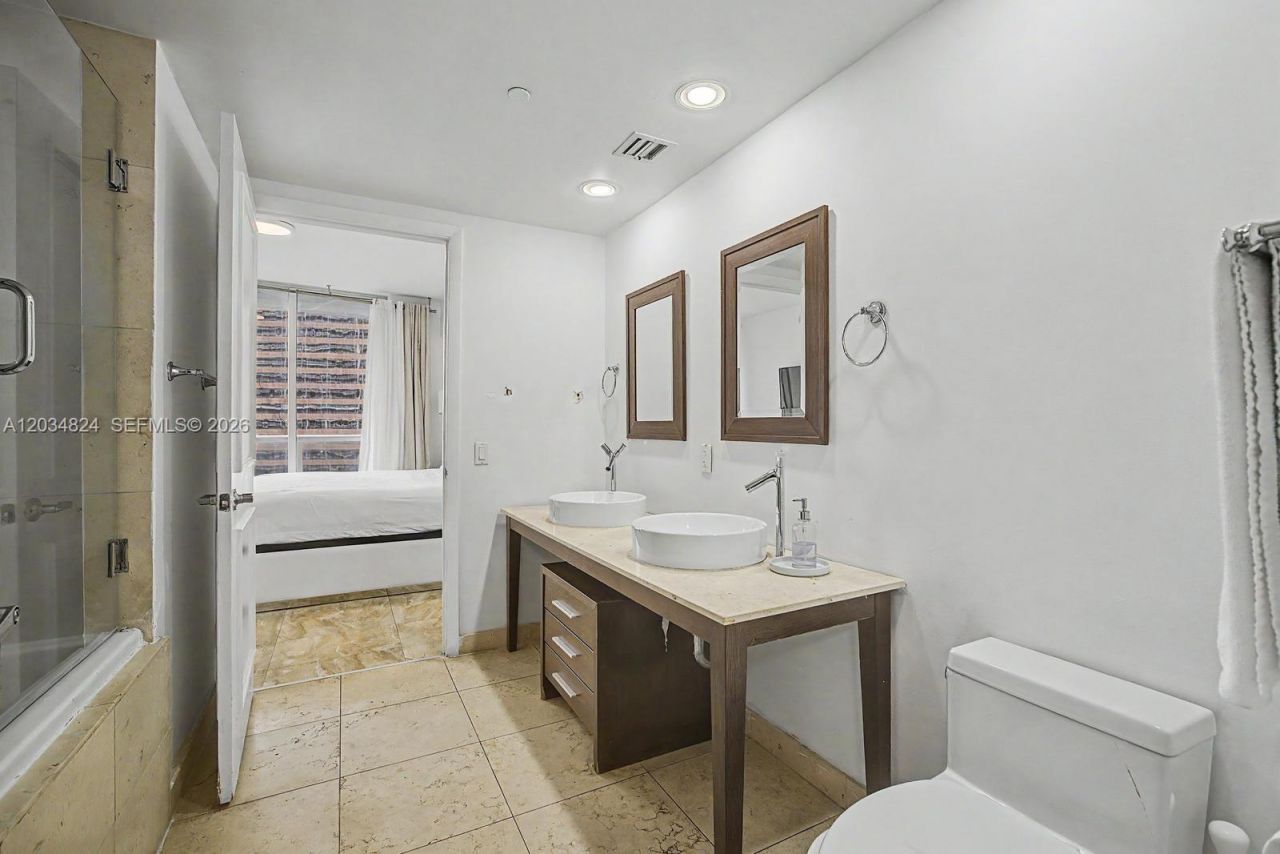485 Brickell Ave , Unit 2009, Miami, FL 33131 Photo