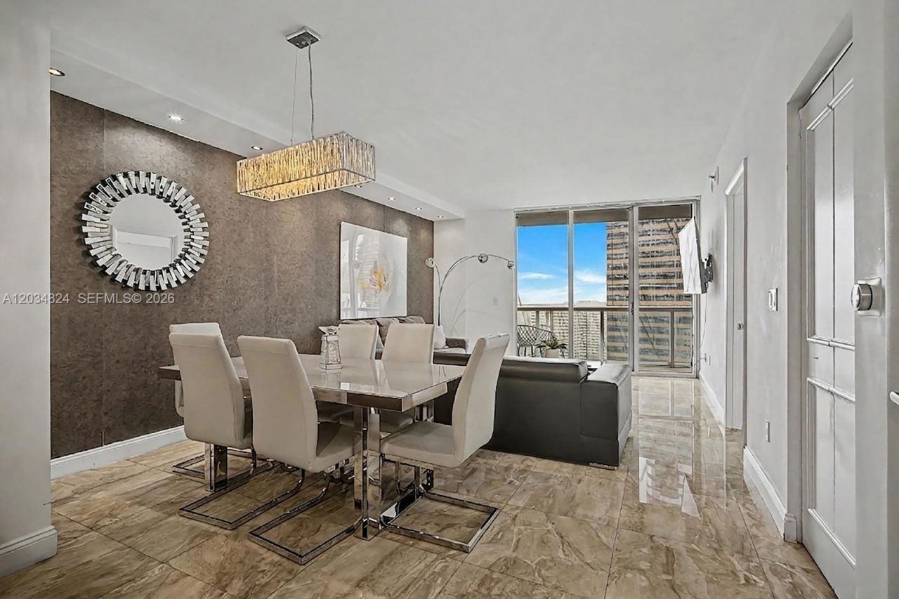 485 Brickell Ave , Unit 2009, Miami, FL 33131 Photo