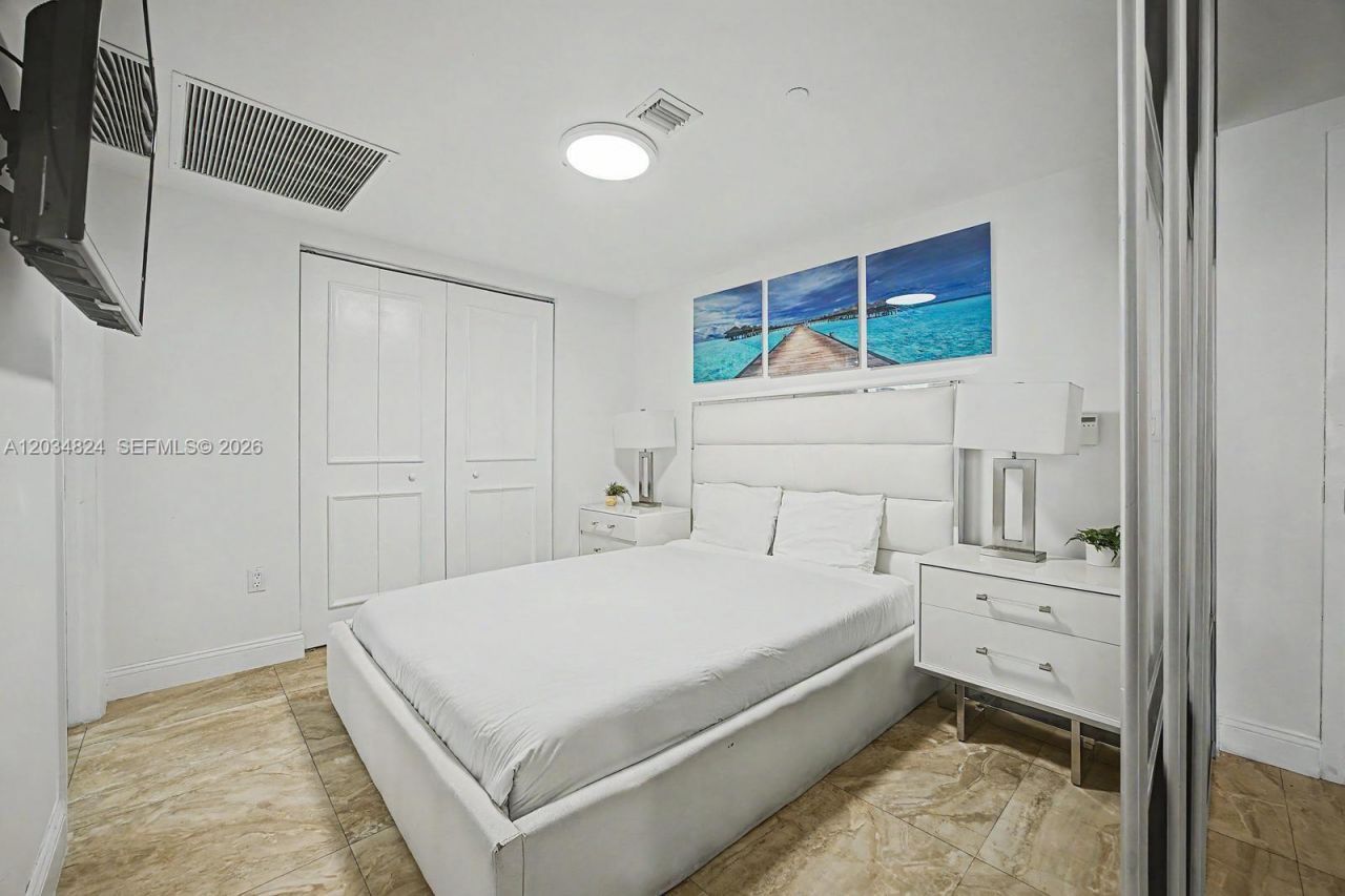 485 Brickell Ave , Unit 2009, Miami, FL 33131 Photo