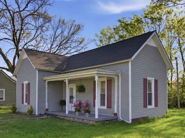 102 South Locust Street , Mount Pleasant, TN 38474