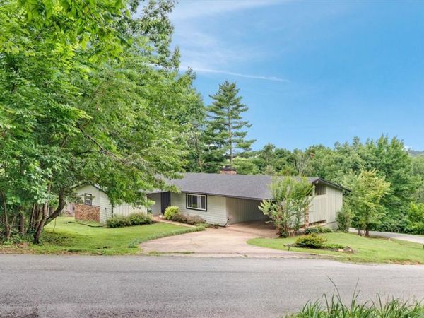 1981 N Greenview Drive, Fayetteville, AR 72701