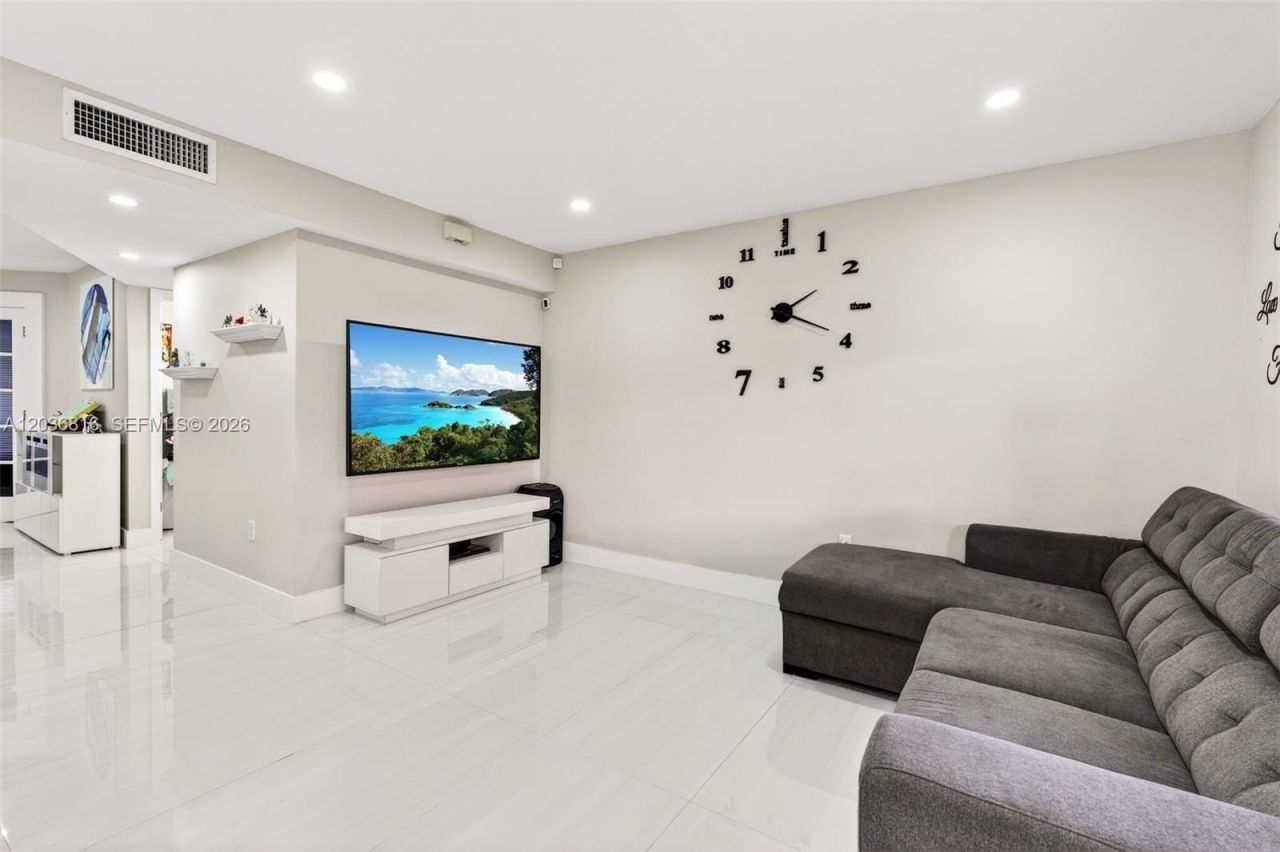 11115 W Okeechobee Rd , Unit 123, Hialeah Gardens, FL 33018 Photo