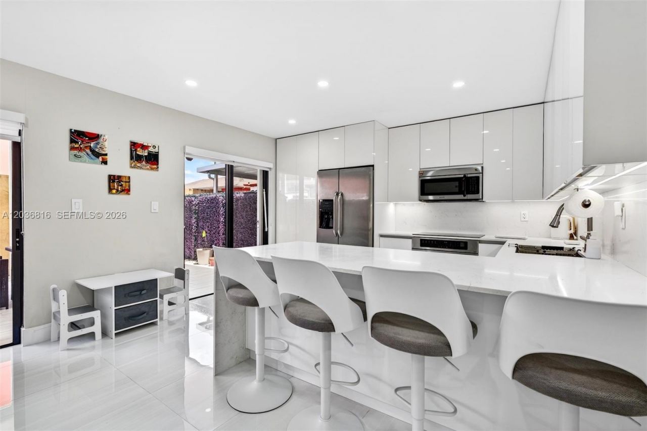 11115 W Okeechobee Rd , Unit 123, Hialeah Gardens, FL 33018 Photo