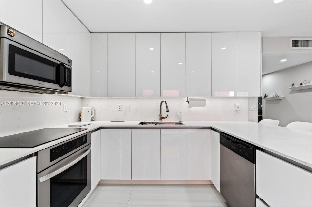 11115 W Okeechobee Rd , Unit 123, Hialeah Gardens, FL 33018 Photo