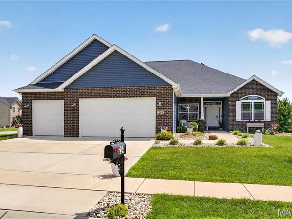 204 Meridian Oaks Drive, Glen Carbon, IL 62034