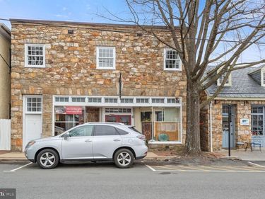 11 S MADISON STREET , Unit 203, MIDDLEBURG, VA 20117