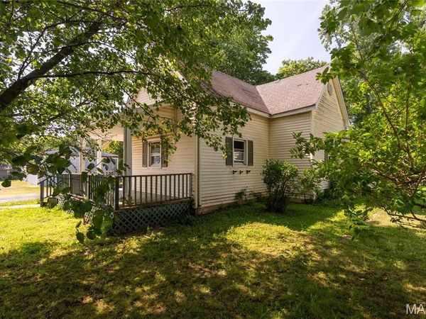 310 W Tenth Street, Johnston City, IL 62951