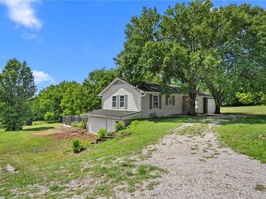 506 N Bynum Road, Lone Jack, MO 64070