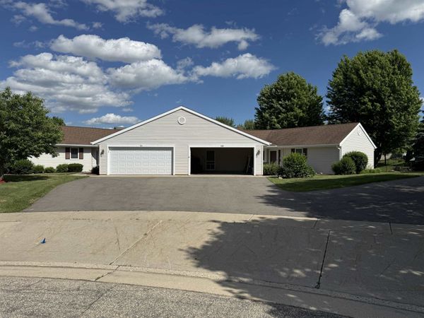 109 Elizabeth Court, Deerfield, WI 53531
