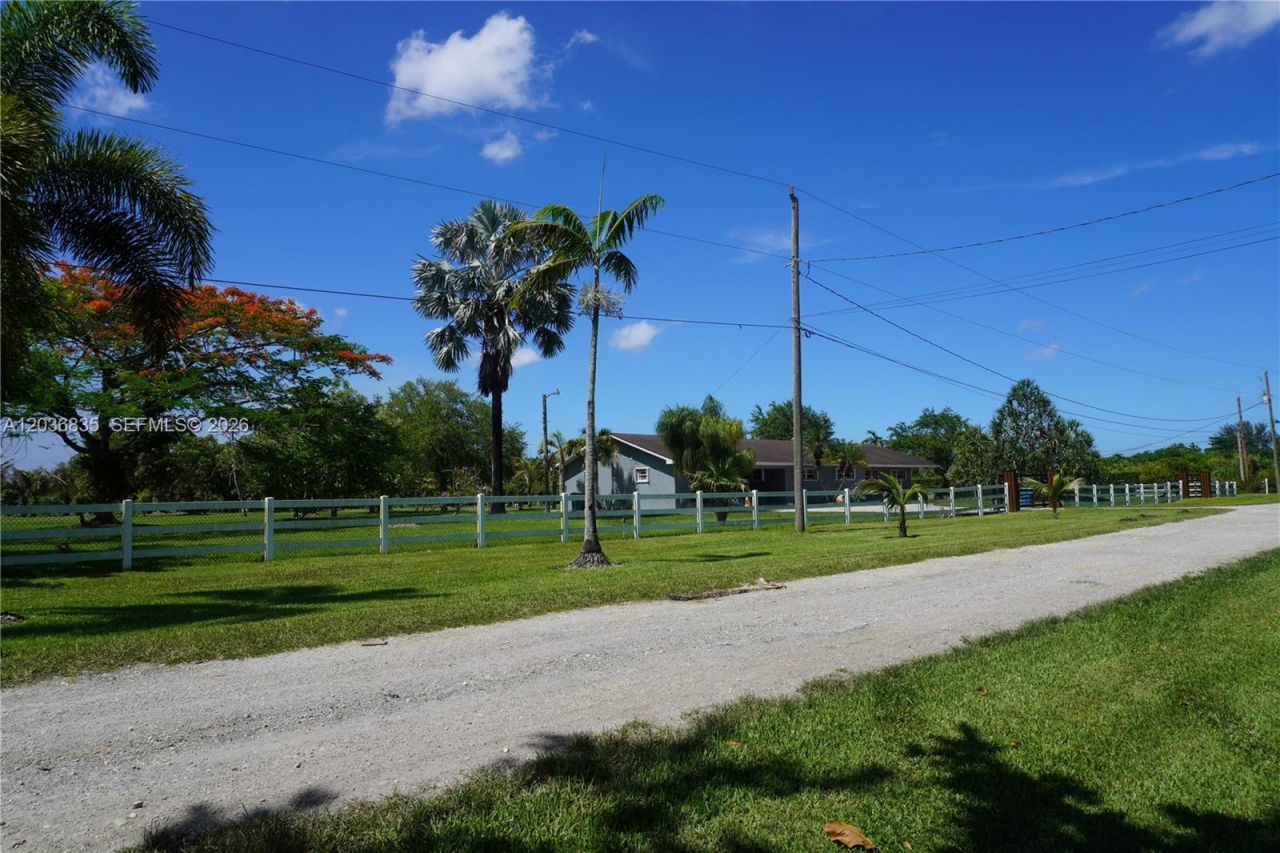 21217 SW 160 St, Miami, FL 33187 Photo