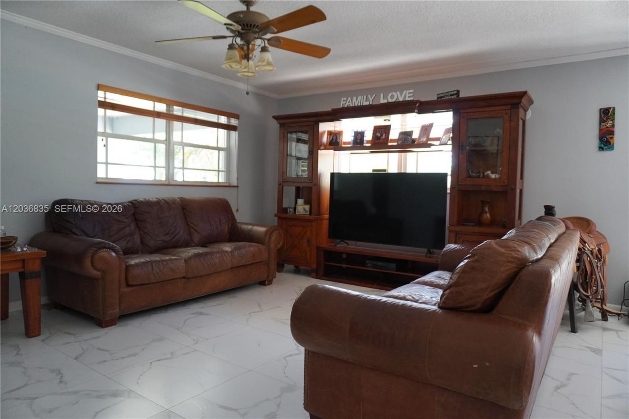 21217 SW 160 St, Miami, FL 33187 Photo