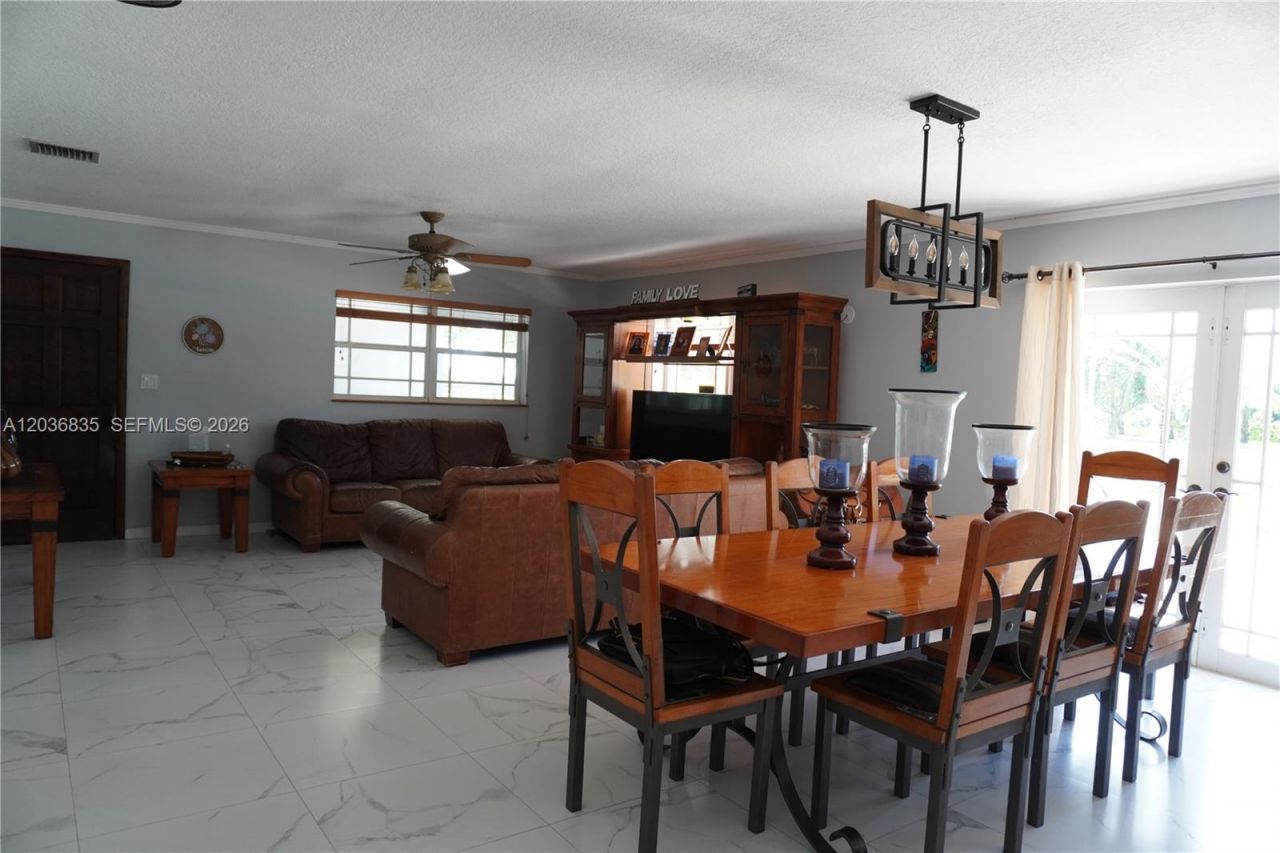 21217 SW 160 St, Miami, FL 33187 Photo
