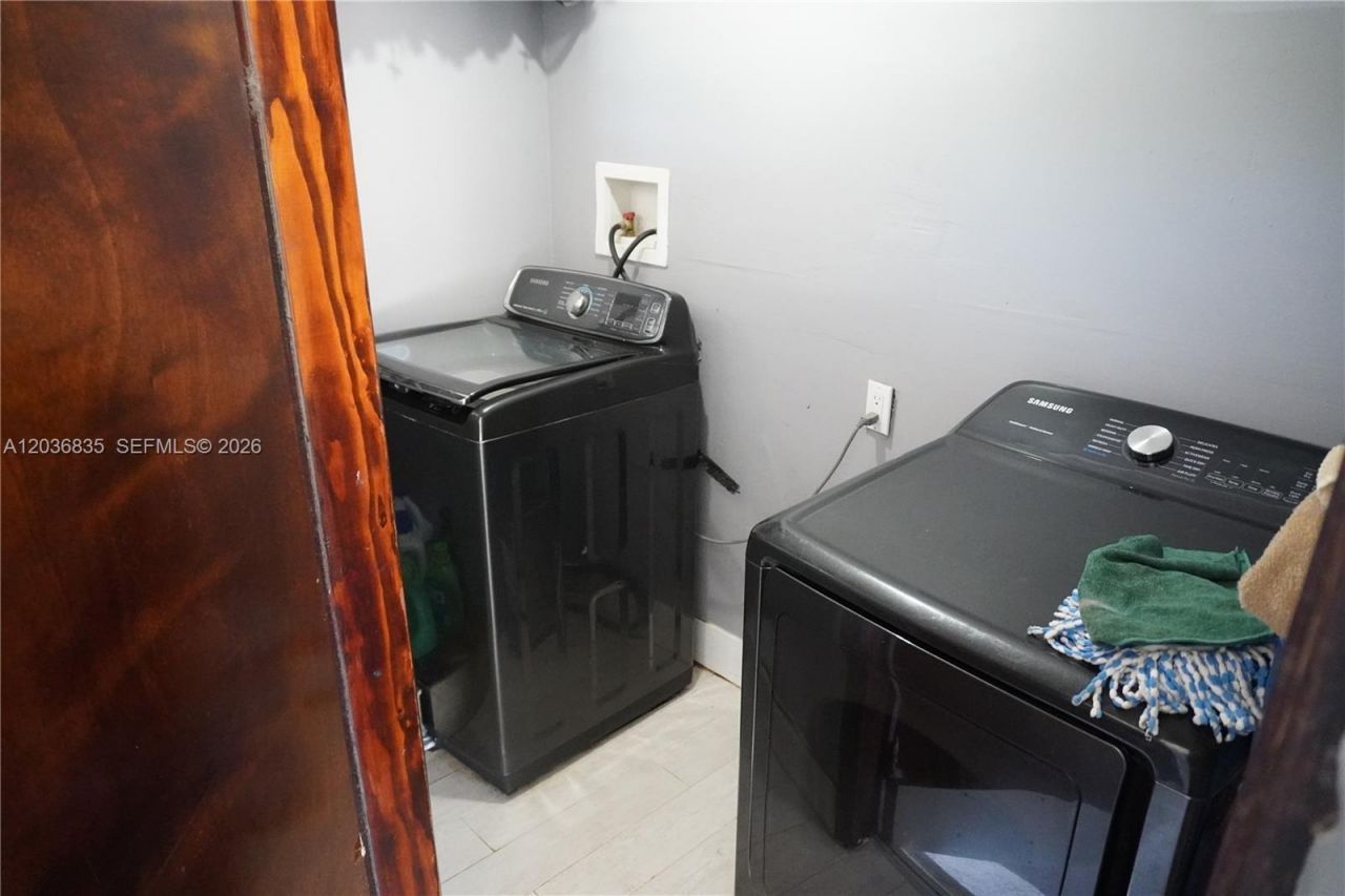 21217 SW 160 St, Miami, FL 33187 Photo