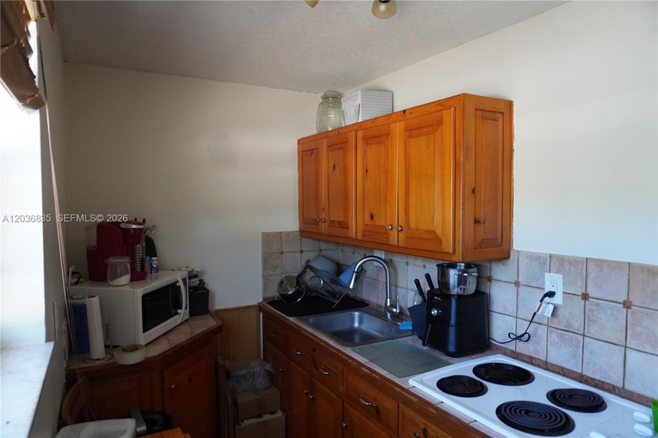 21217 SW 160 St, Miami, FL 33187 Photo