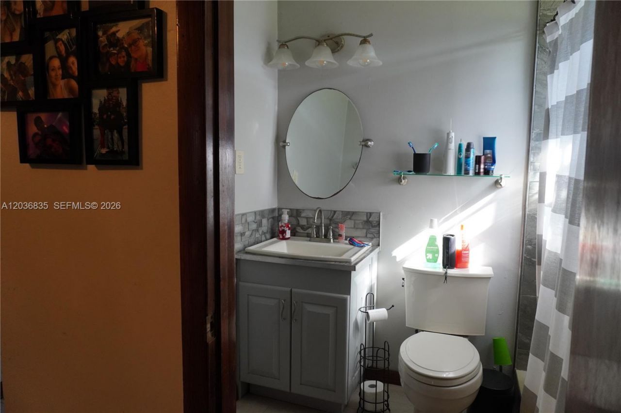 21217 SW 160 St, Miami, FL 33187 Photo