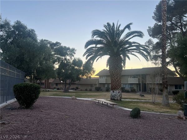 2568 Paradise Village Way , Las Vegas, NV 89120
