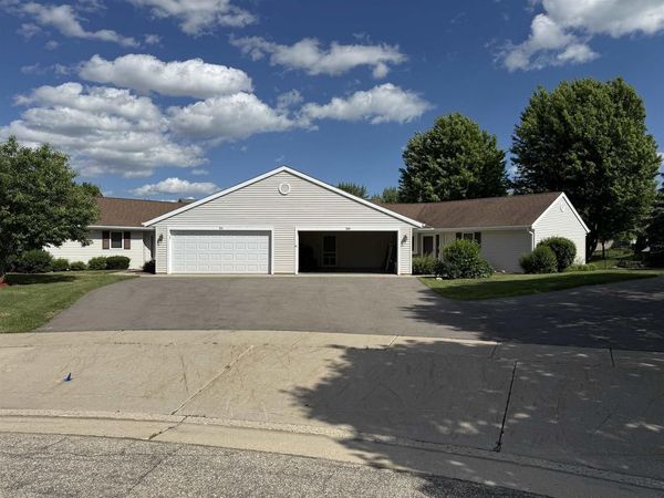 109 Elizabeth Court, Deerfield, WI 53531