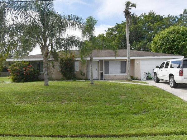 366 SE Evans Avenue, Port St. Lucie, FL 34984