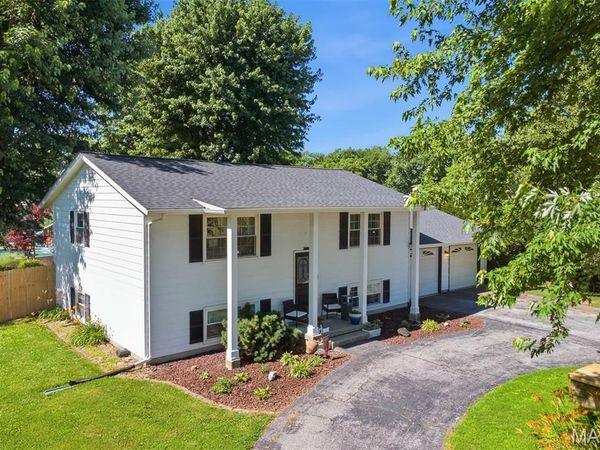 10904 Lake Road, Highland, IL 62249