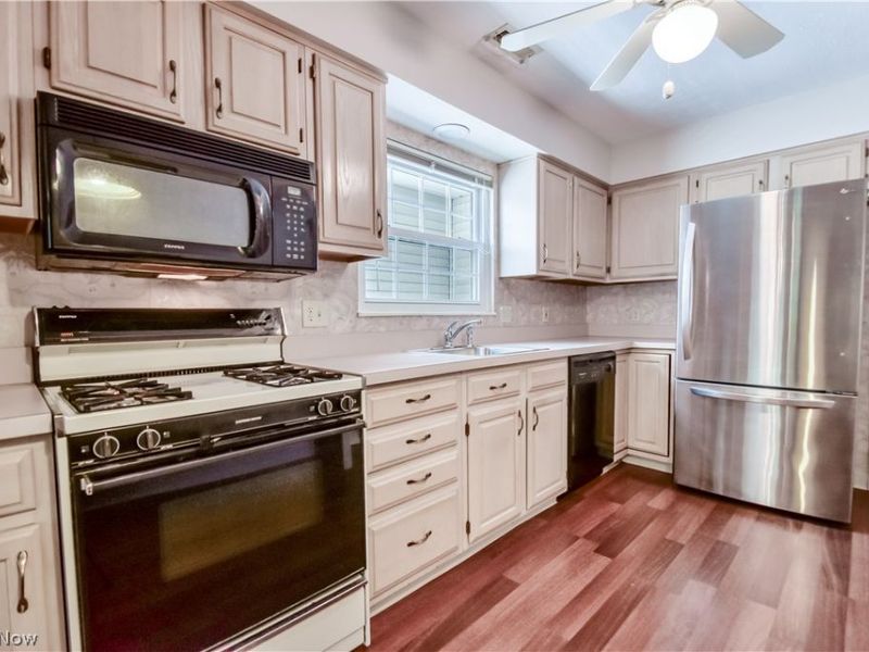 7080 Cross Creek Drive, Mentor, OH 44060 Photo 2