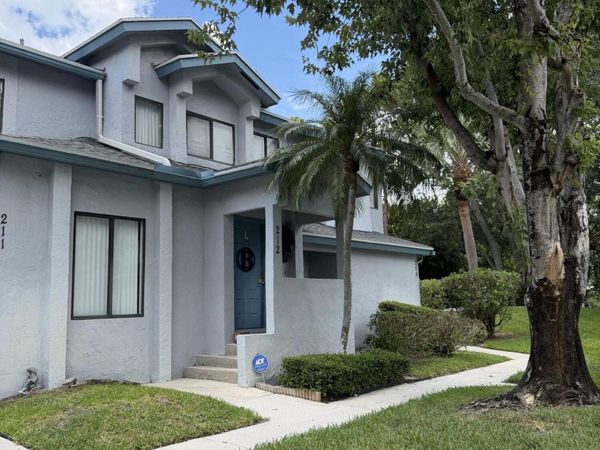 212 Harbour Pointe Way, Greenacres, FL 33413