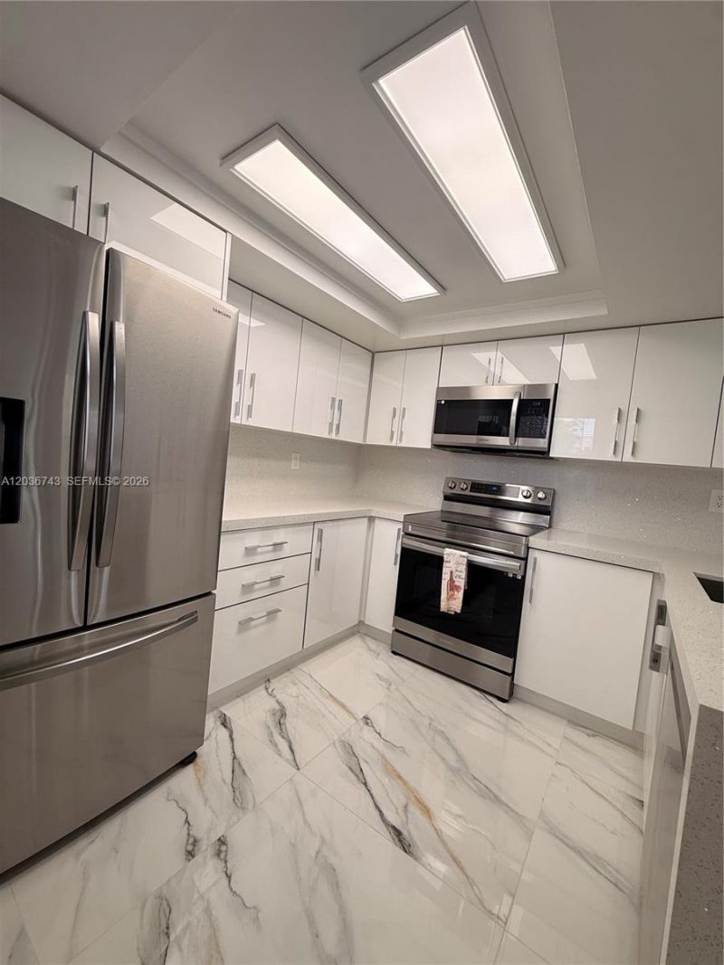 10875 NW 7th St , Unit 11-36, Miami, FL 33172 Photo