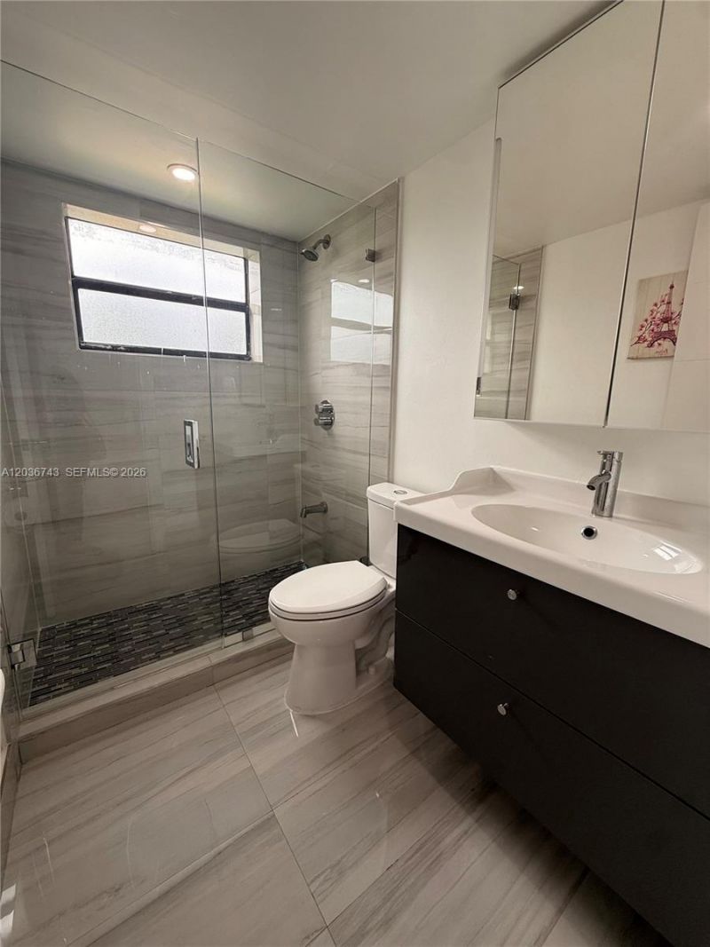 10875 NW 7th St , Unit 11-36, Miami, FL 33172 Photo