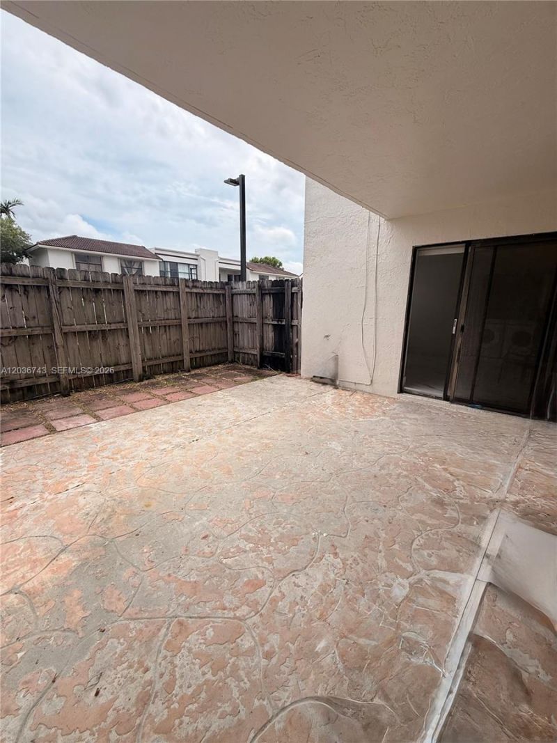 10875 NW 7th St , Unit 11-36, Miami, FL 33172 Photo