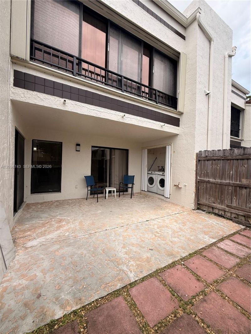 10875 NW 7th St , Unit 11-36, Miami, FL 33172 Photo