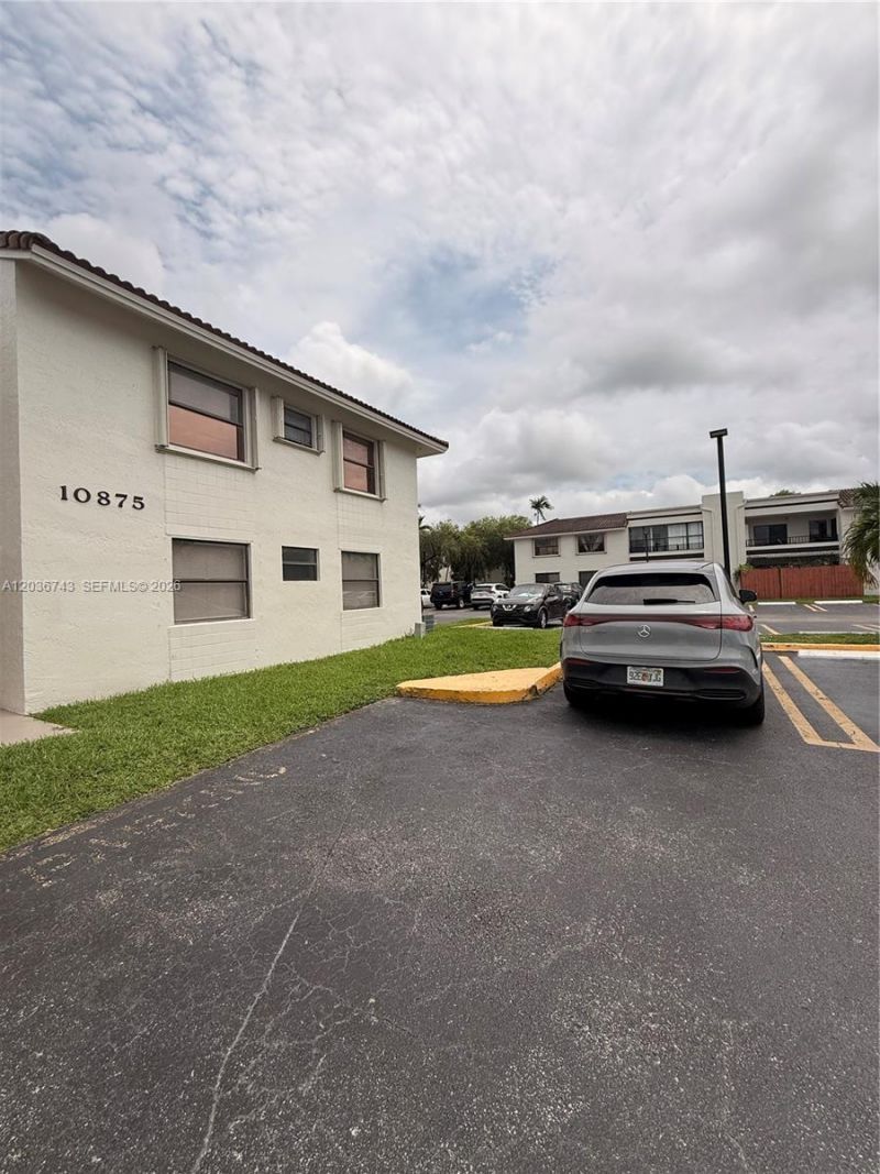 10875 NW 7th St , Unit 11-36, Miami, FL 33172 Photo