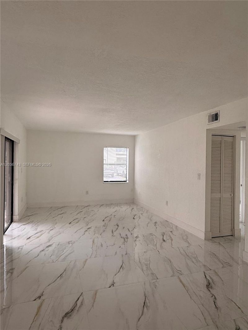 10875 NW 7th St , Unit 11-36, Miami, FL 33172 Photo