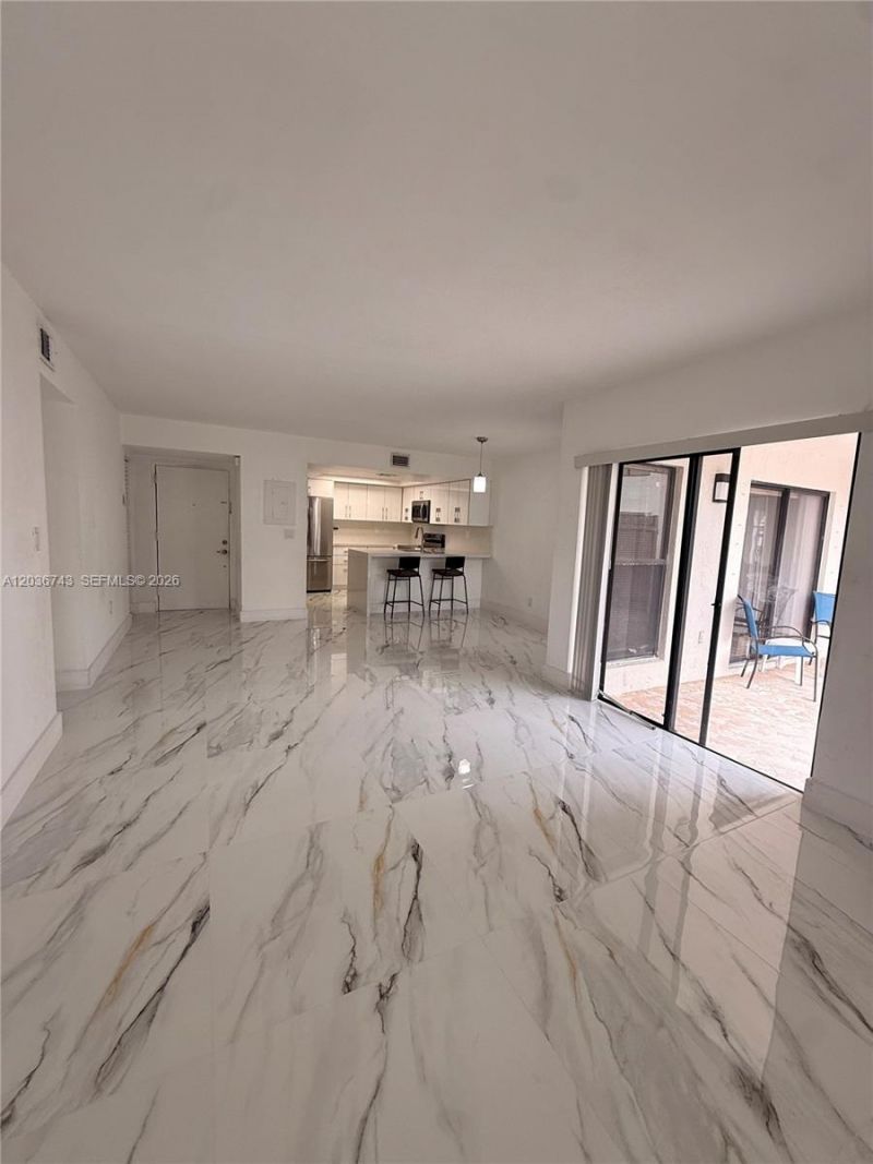 10875 NW 7th St , Unit 11-36, Miami, FL 33172 Photo