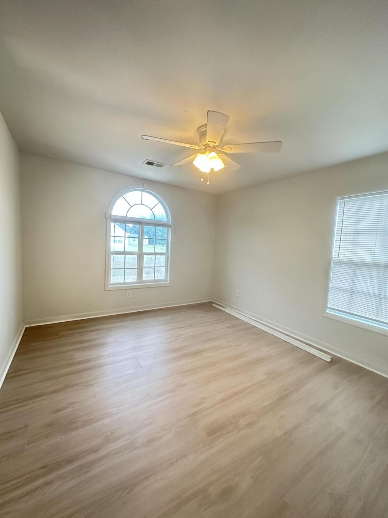 903 Northwood Drive Photo 4
