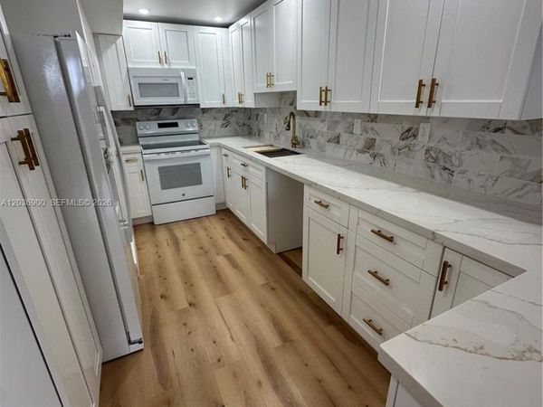 10090 NW 80th Ct , Unit 1158, Hialeah Gardens, FL 33016