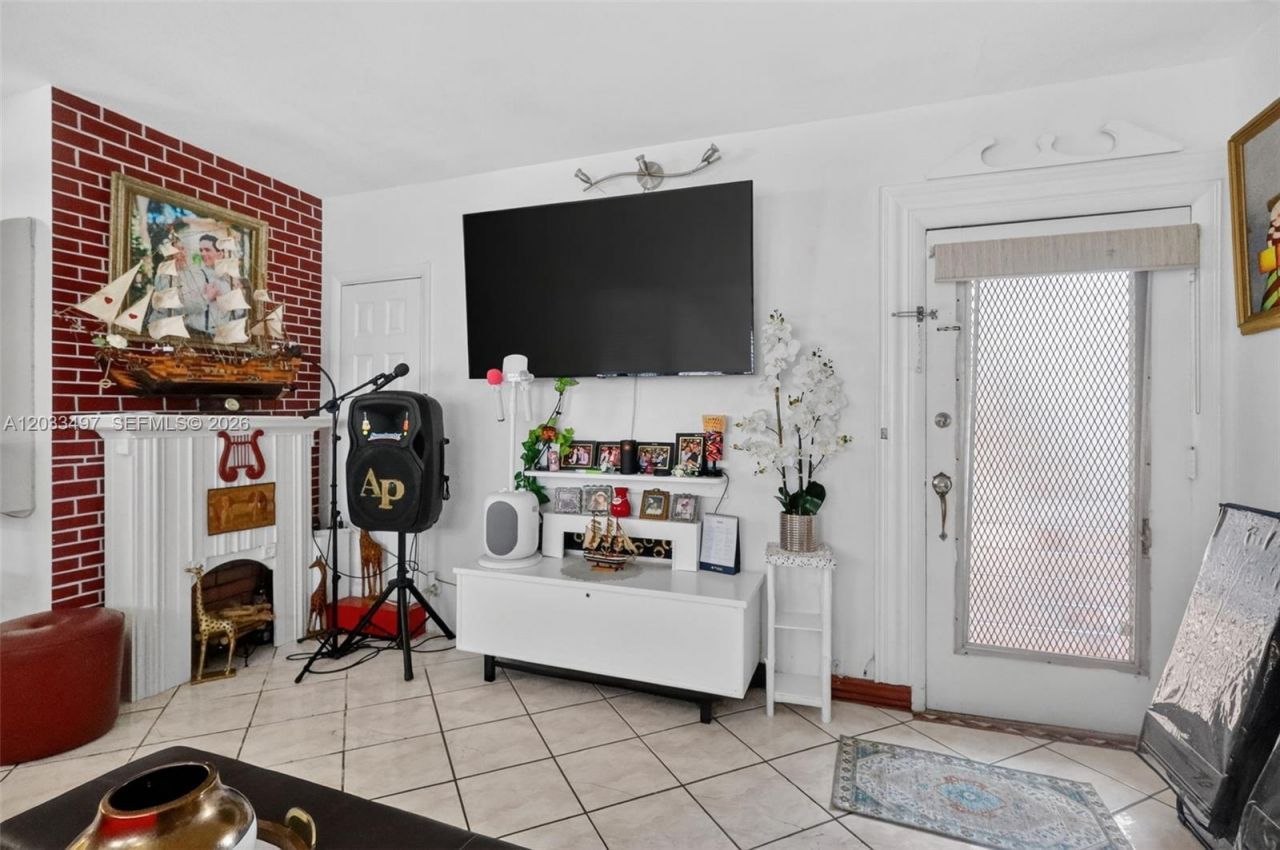 7840 Harding Ave , Unit 1, Miami Beach, FL 33141 Photo
