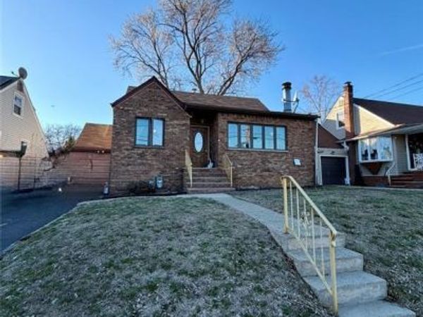 15 Indian Lake Drive, LITTLE FERRY, NJ 07643