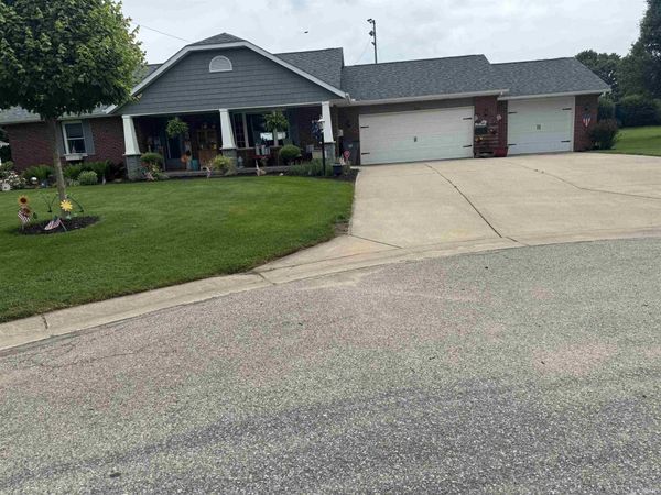 203 Eugene Drive, Middlebury, IN 46540