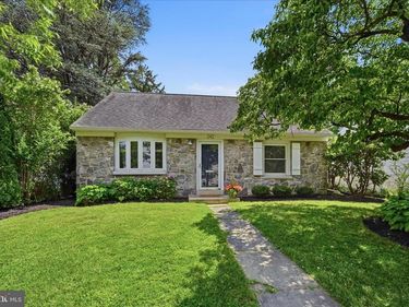 242 ELIZABETH DRIVE, LANCASTER, PA 17601