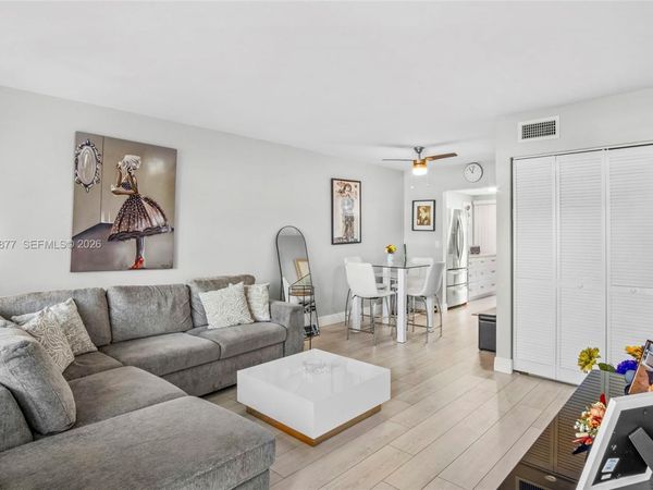 19 Abbey Ln , Unit 104, Delray Beach, FL 33446