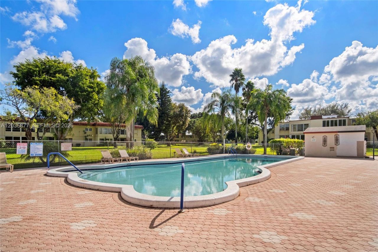 19 Abbey Ln , Unit 104, Delray Beach, FL 33446 Photo