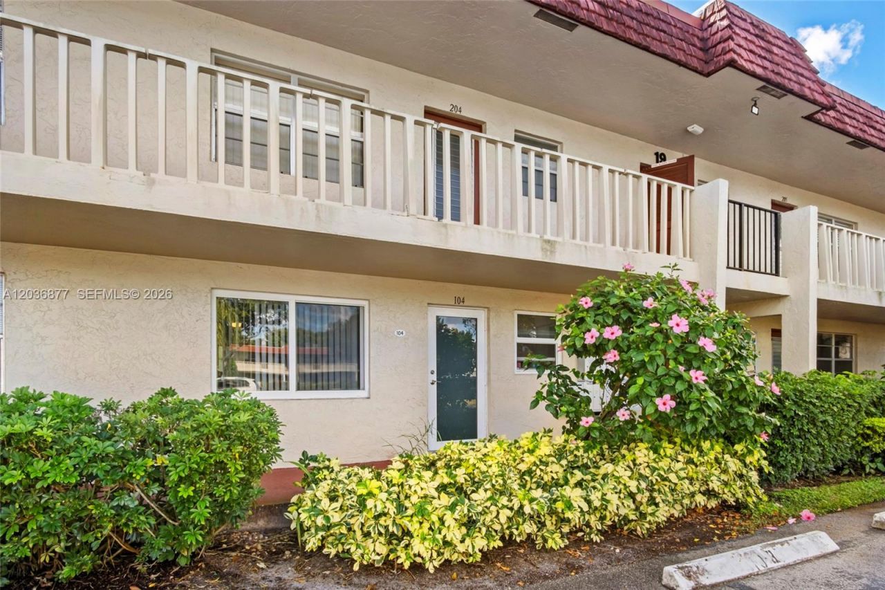 19 Abbey Ln , Unit 104, Delray Beach, FL 33446 Photo