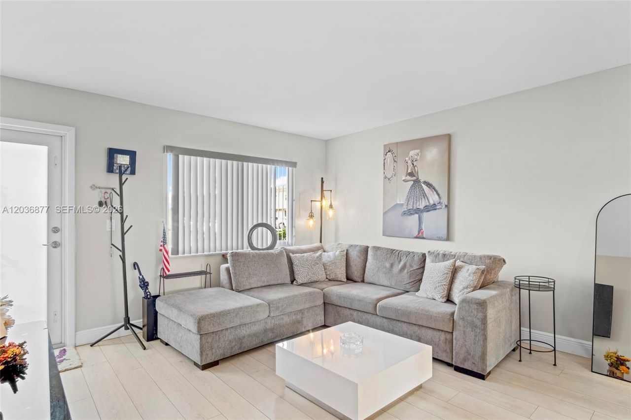 19 Abbey Ln , Unit 104, Delray Beach, FL 33446 Photo