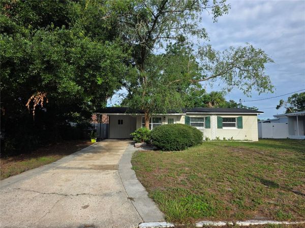 835 GOLDEN ISLE DRIVE , MOUNT DORA, FL 32757
