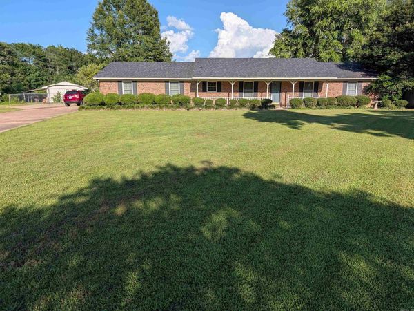1 Adcock Circle , McGehee, AR 71654