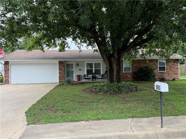 5953 Walden Street , Lowell, AR 72745