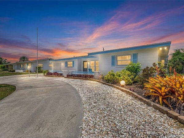 531 SHERIDAN DRIVE , VENICE, FL 34293